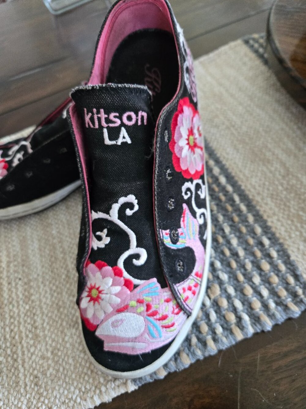 VTG KITSON LA KOI SLIP-ON SNEAKERS SIZE 8